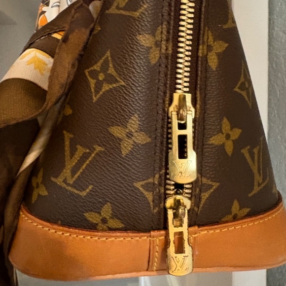 Authentic Louis Vuitton Monogram Alma Hand Bag Purse Crossbody & Charm & Twilly - Picture 8 of 15